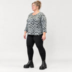 Flauschiges Langarmshirt in Grau/Schwarz meliert mit aufgesetzten Taschen aus Italien