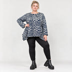 Weiches Langarmshirt aus flauschigem Feinstrick in Marineblau/Grau mit fließender A-Linie