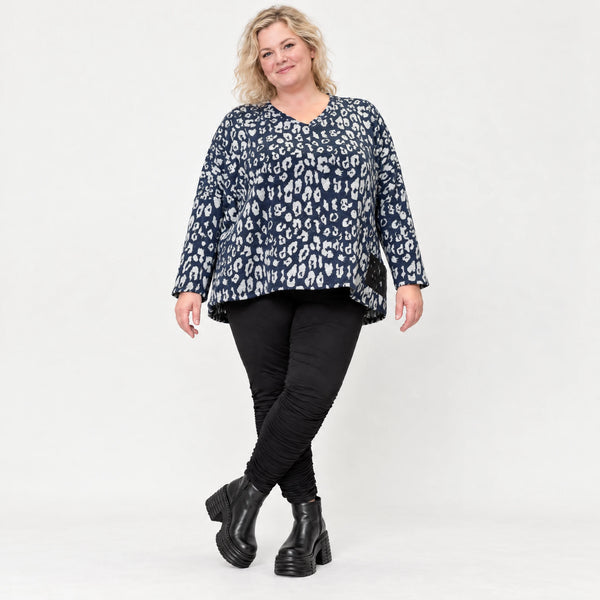 Flauschiges Strickshirt in Marineblau/Grau mit V-Ausschnitt und lässig kastigem Schnitt