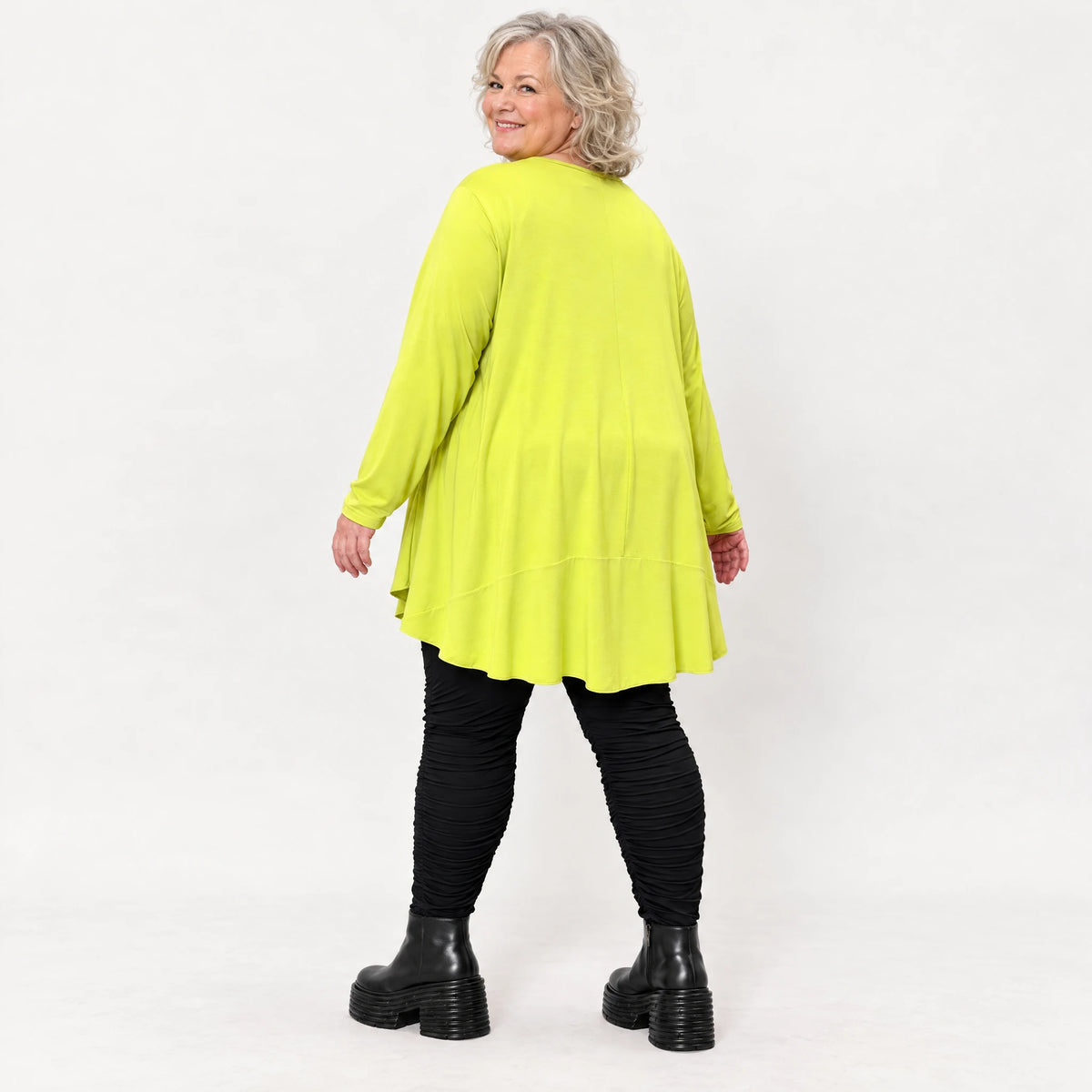 Langarmshirt in frischem Limettengrün aus weichem Modalstretch mit Seitennahttaschen