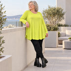 Langarmshirt in frischem Limettengrün aus weichem Modalstretch mit Seitennahttaschen