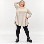 Langarmshirt in Taupe aus feinem Modalstretch mit Seitentaschen und gerundeter Silhouette