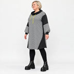 Gestreiftes Winterkleid aus Stretchjersey in Gelb/Schwarz/Weiß mit gerader Schnittform