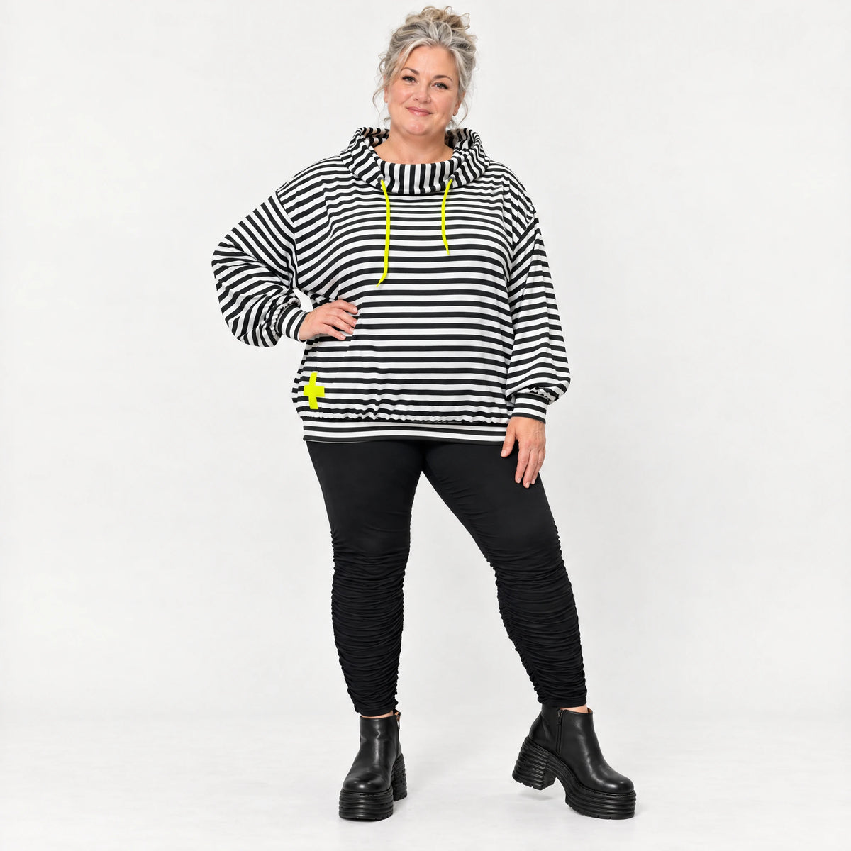 Kapuzenhoody aus Italien in Gelb/Schwarz/Weiß mit Streifendesign aus feinem Stretchjersey