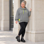 Kapuzenhoody aus Italien in Gelb/Schwarz/Weiß mit Streifendesign aus feinem Stretchjersey