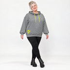 Hoody in Gelb/Schwarz/Weiß aus weichem Stretchjersey mit gerafften Ärmeln und Tunnelzug