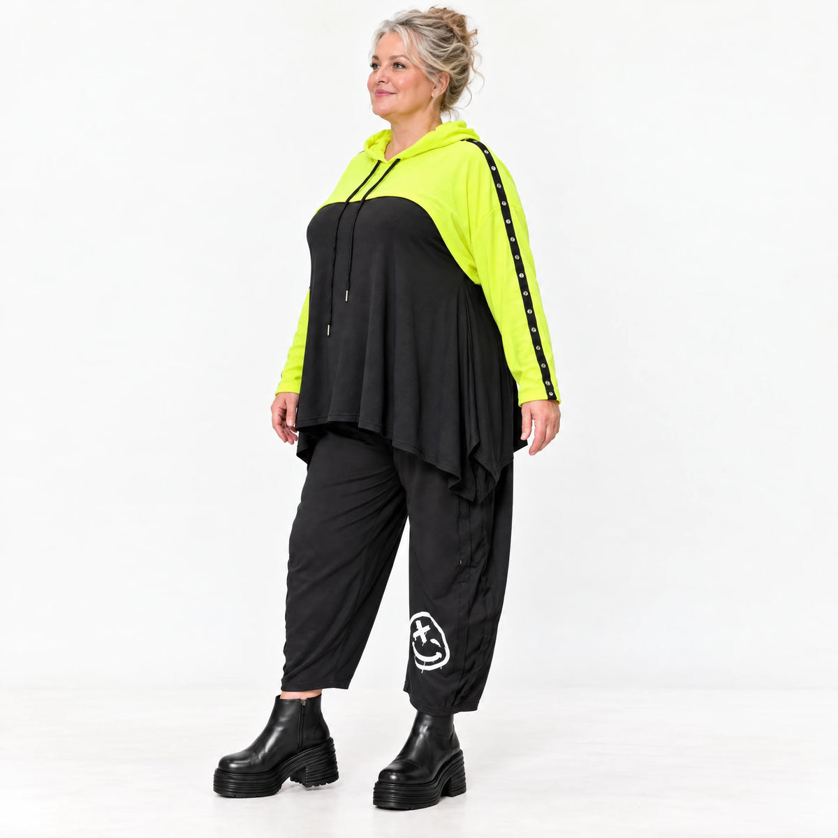 Lässiger Überwurf in leuchtendem Neongelb aus weichem Stretchjersey mit warmer Kapuze