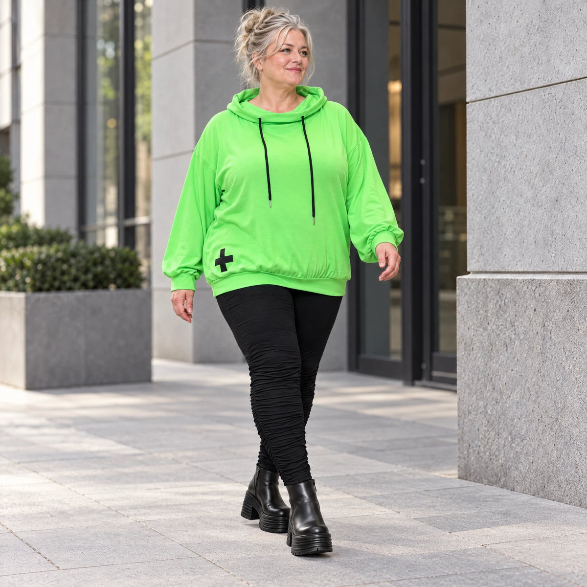 Grüner Hoody aus weichem Baumwolljersey mit Stretch Kapuze und gerader Schnittform