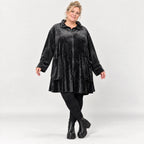 Fleecejacke in Schwarz mit Stehkragen und großen Taschen in Vokuhilalänge mit Stretch