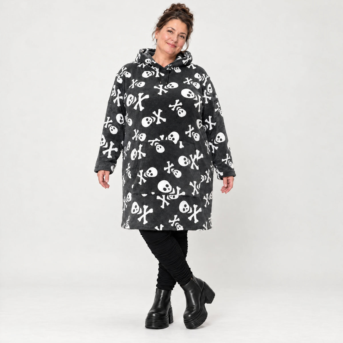 Kuscheliges Plüsch Hoodiekleid in Grau/Weiß mit Tunnelzugkapuze gerader Form und Langarm