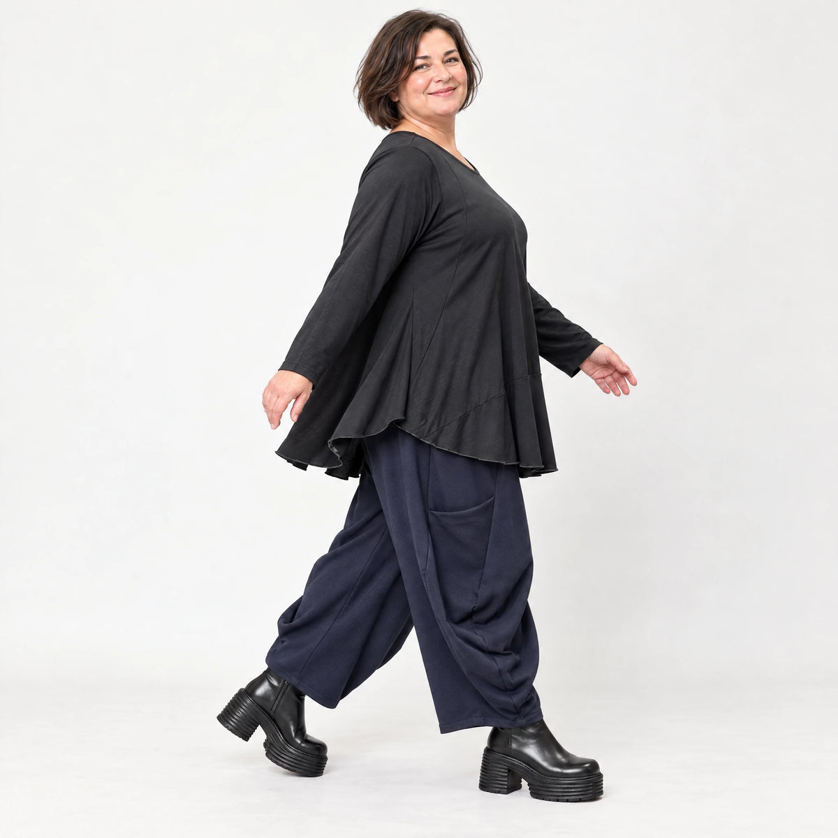 Ballonhose aus kuscheligem Fleece in Dunkelblau mit elastischem Bund und weitem Bein
