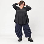 Ballonhose aus kuscheligem Fleece in Dunkelblau mit elastischem Bund und weitem Bein