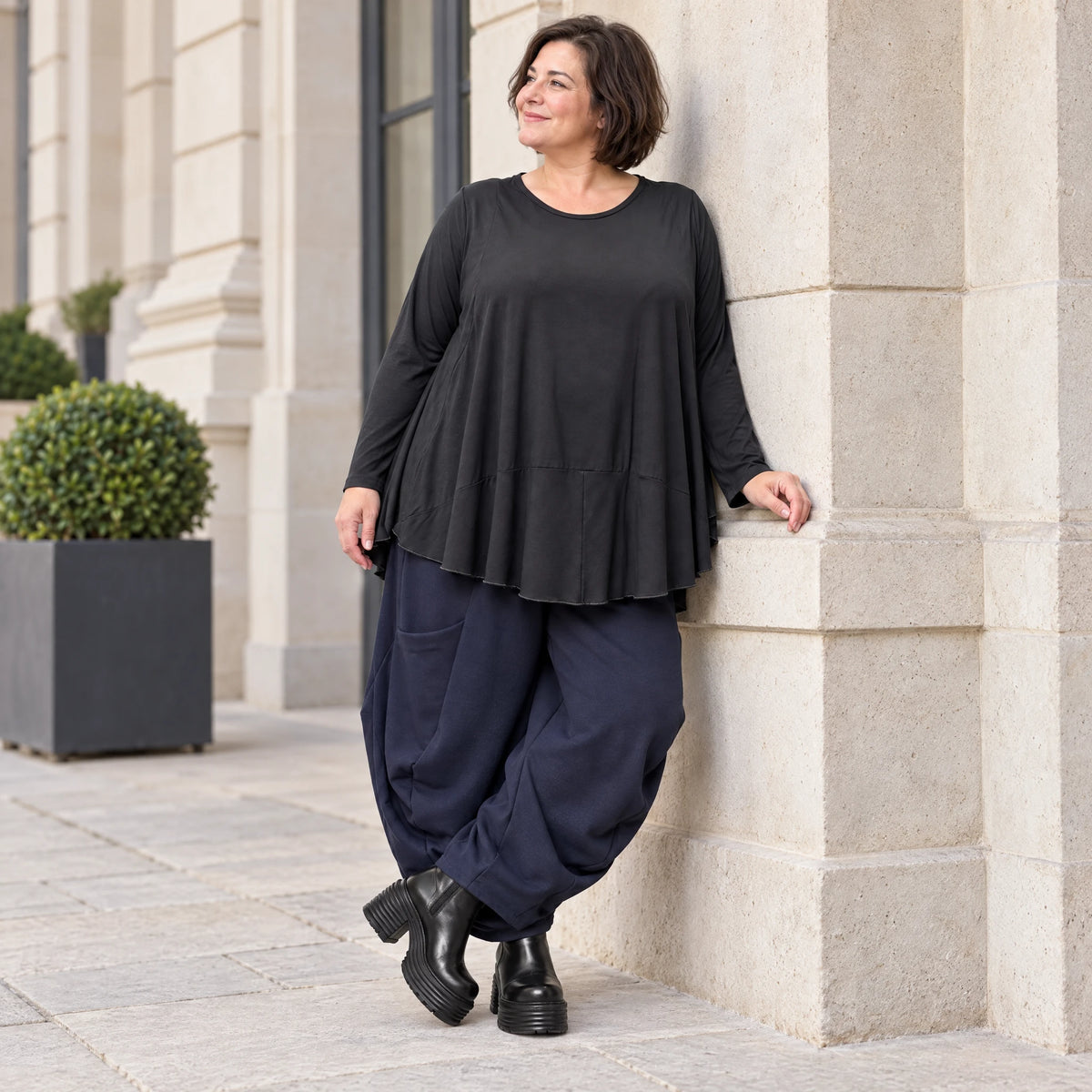 Ballonhose aus kuscheligem Fleece in Dunkelblau mit elastischem Bund und weitem Bein