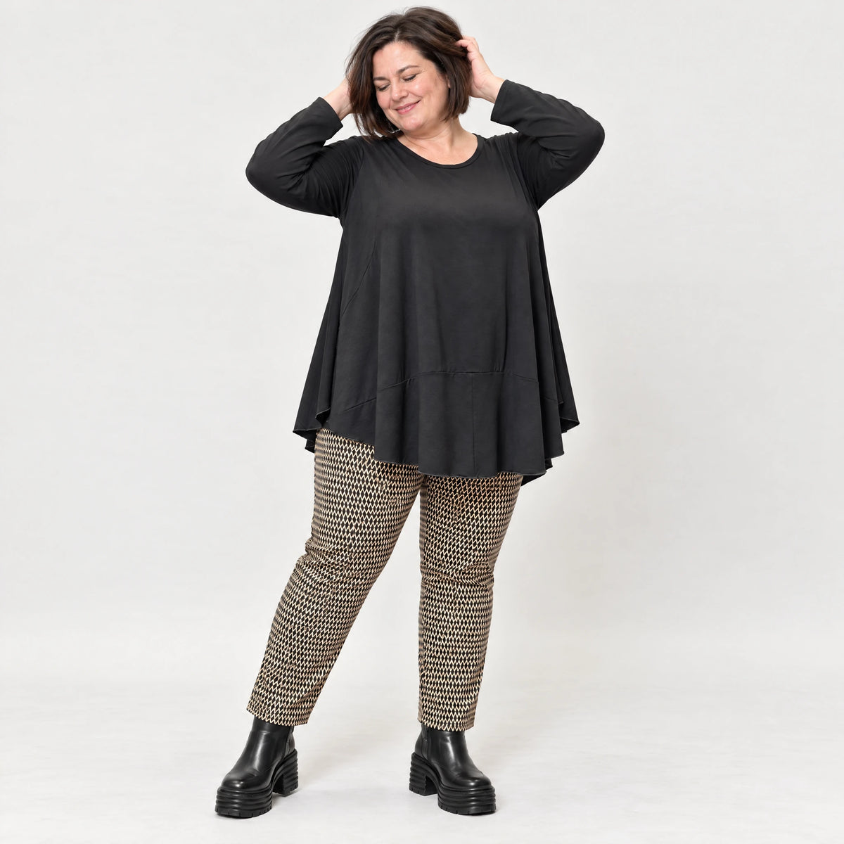 Karottenhose in Cognac/Schwarz aus weichem Bengaline Stretch mit elastischem Bund