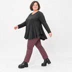 Karottenhose aus fließendem Bengaline in Fuchsia/Schwarz/Weiß mit elastischem Bund