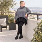 Strickshirt in Grau mit Rollkragen und kastiger Passform aus feinem und weichem Strick