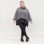 Strickshirt in Grau mit Rollkragen und kastiger Passform aus feinem und weichem Strick