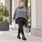 Strickshirt in Grau mit Rollkragen und kastiger Passform aus feinem und weichem Strick