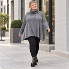 Strickshirt in Grau mit weichem Rollkragen und fließender A-Linie aus feinem Strick