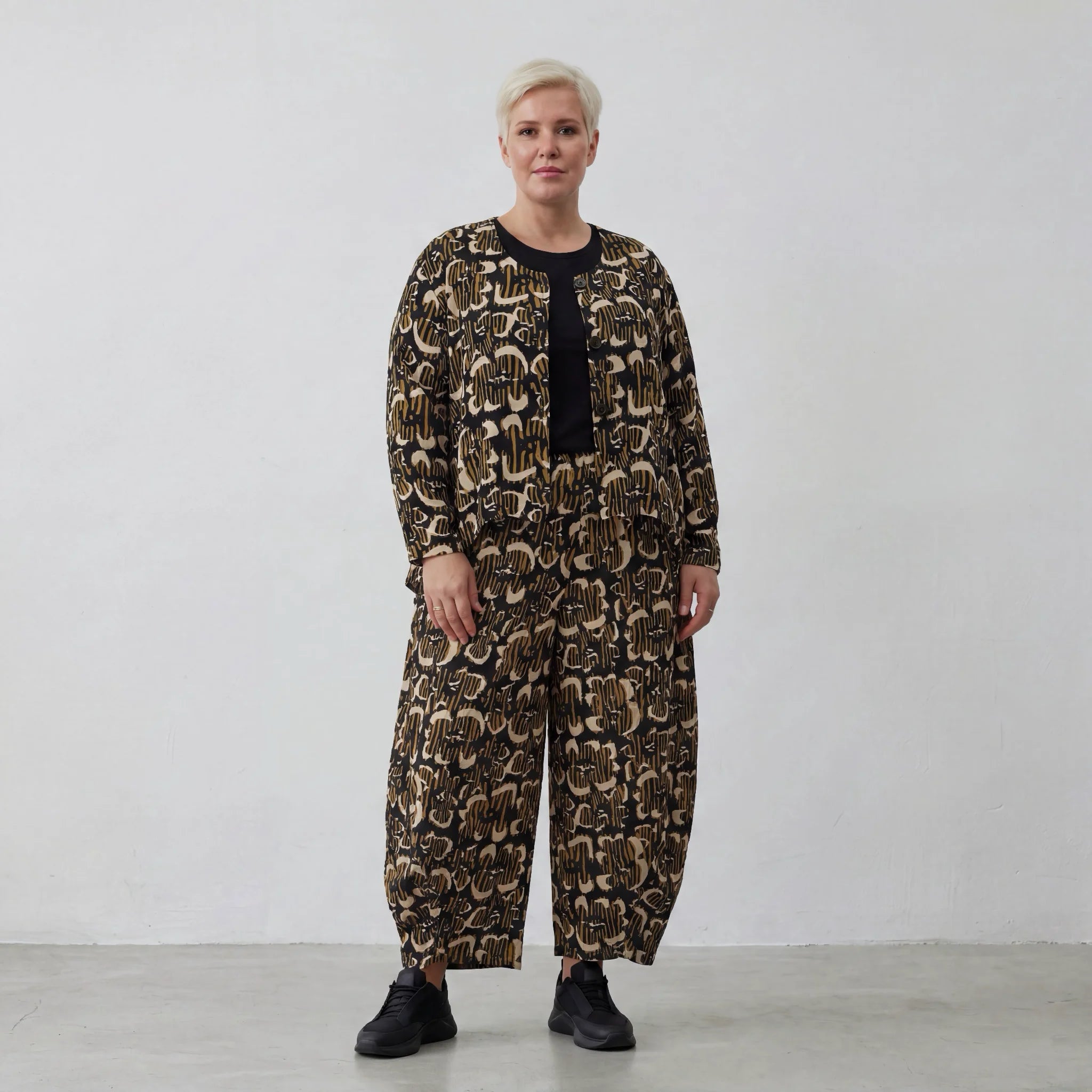 Ausgefallene Oversize Jacke aus luftig feiner Viskose im zeitlosen Lagenlook mit Streifen, Schwarz/Sand/Beige