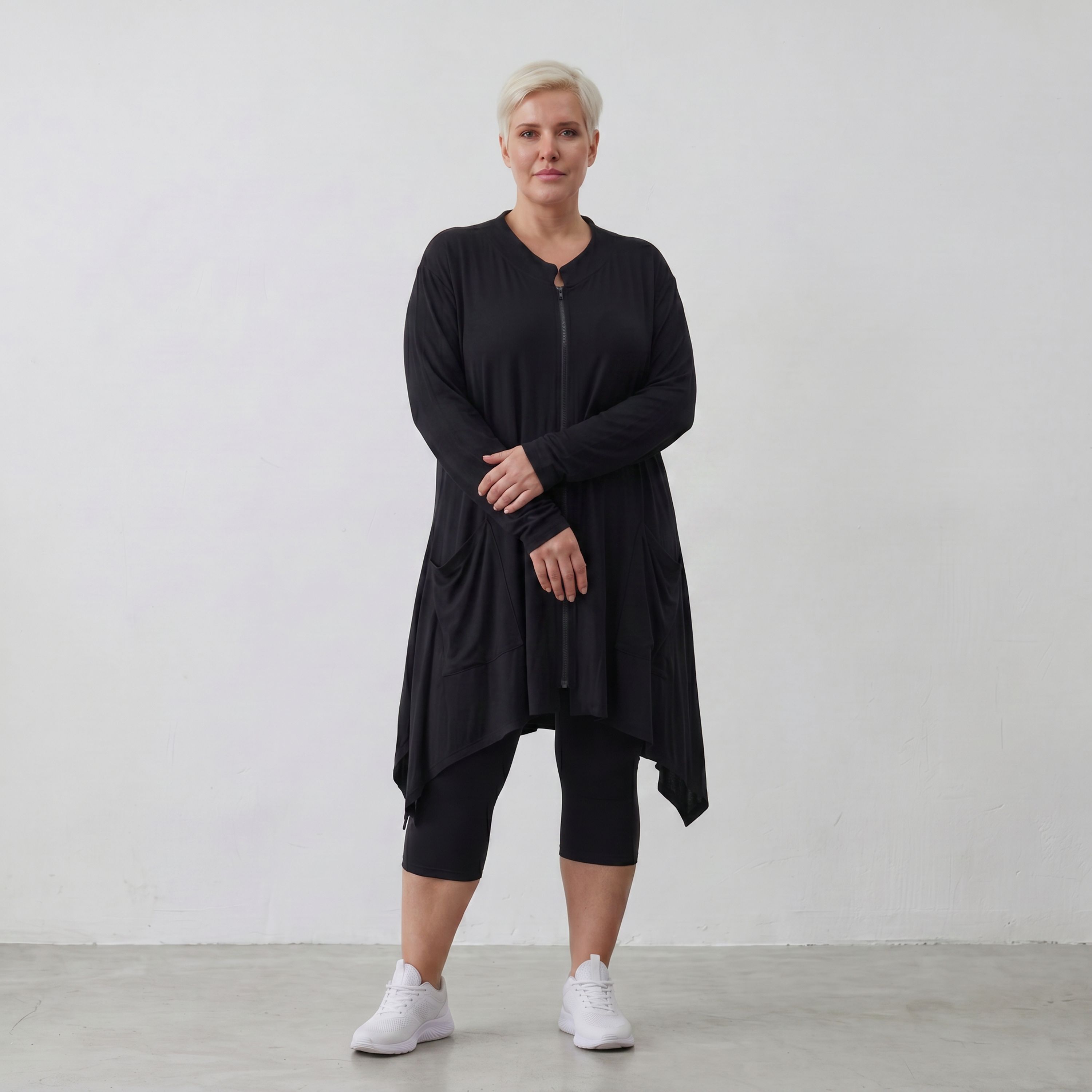 Elegante Jerseyjacke in Schwarz mit Stehkragen sowie Reißverschluss für alle Jahreszeiten