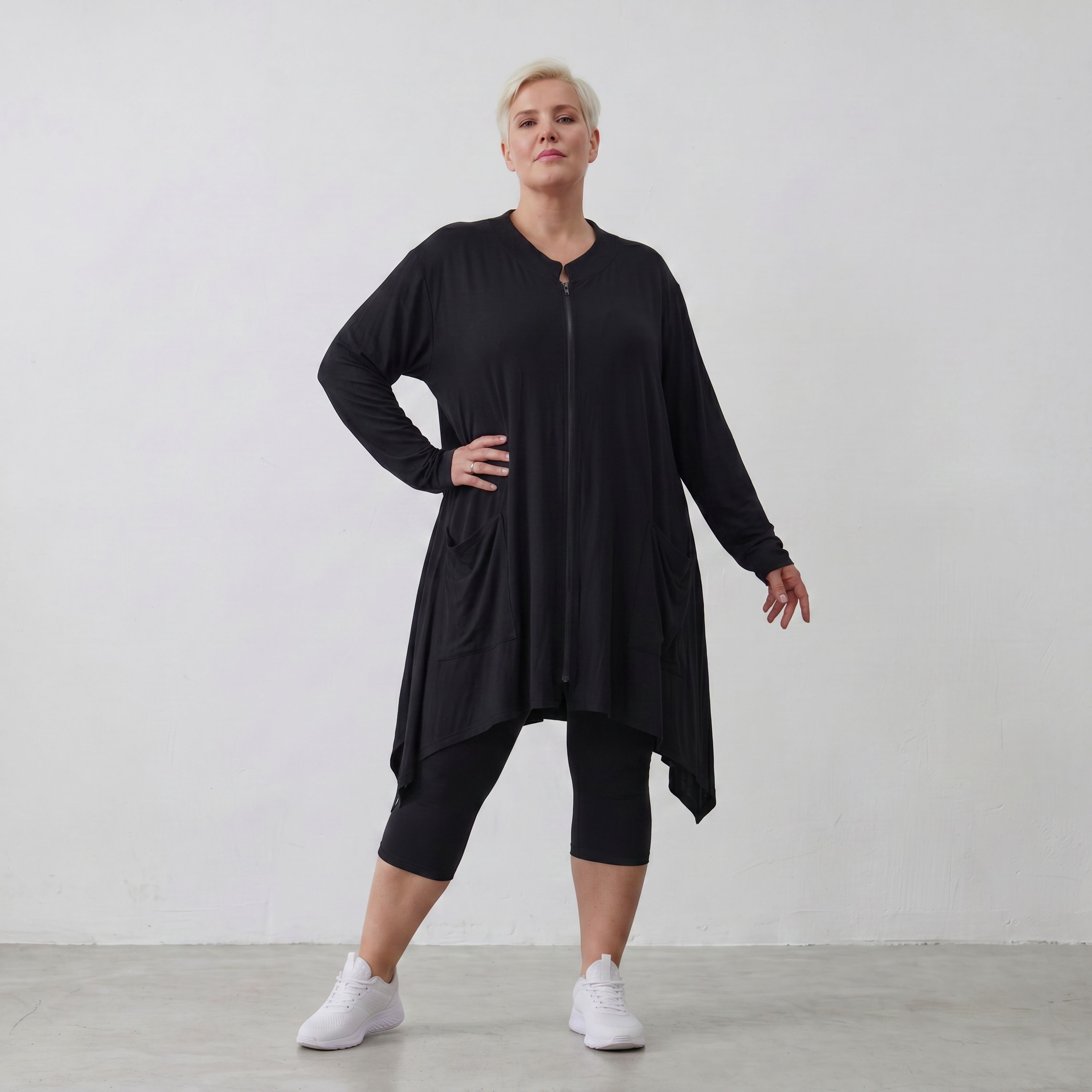 Elegante Jerseyjacke in Schwarz mit Stehkragen sowie Reißverschluss für alle Jahreszeiten