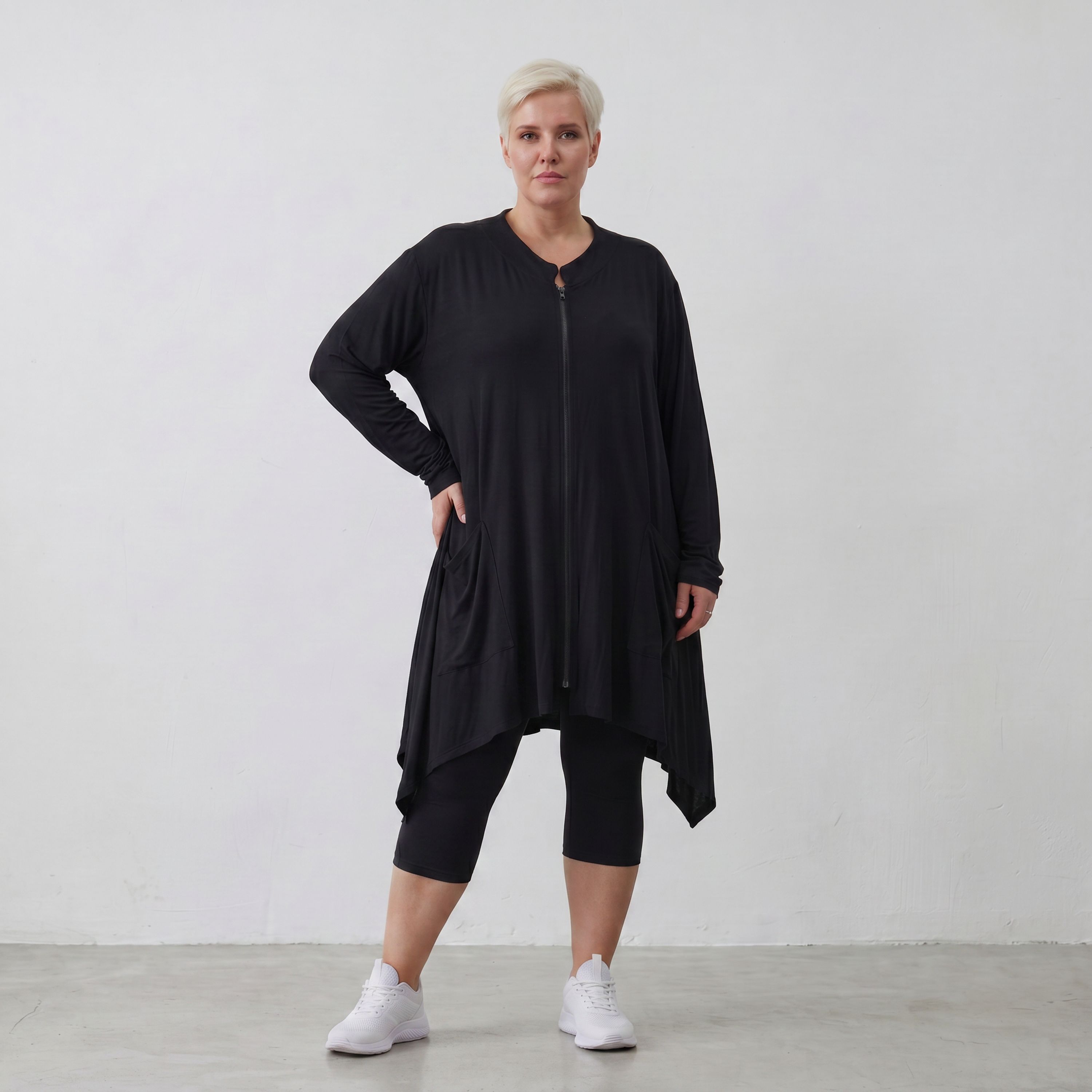 Elegante Jerseyjacke in Schwarz mit Stehkragen sowie Reißverschluss für alle Jahreszeiten
