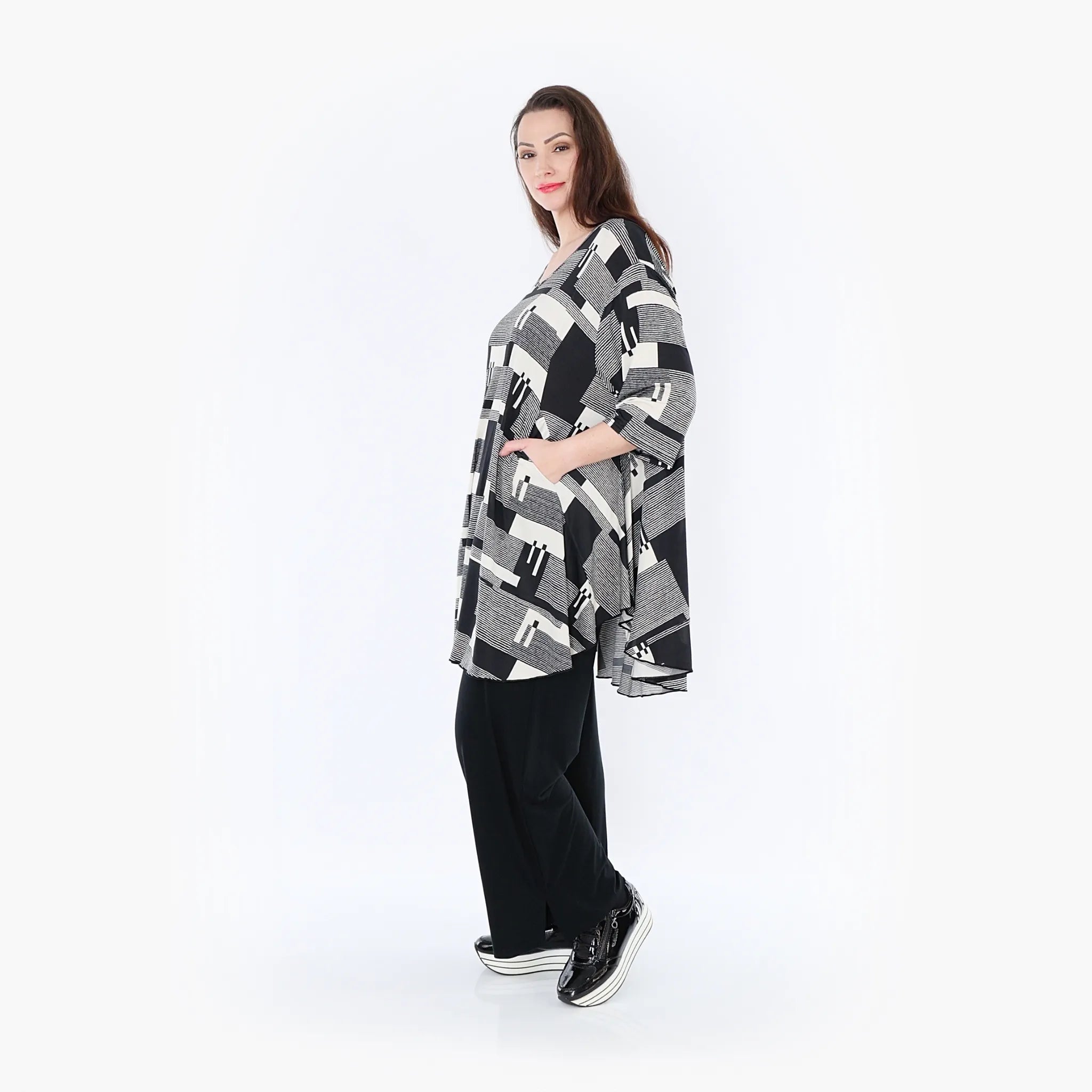  AKH Fashion Bigshirt in Glocken-Form, aus Viskose, 1426.00592, Schwarz/Ecru, Grafik, Schick