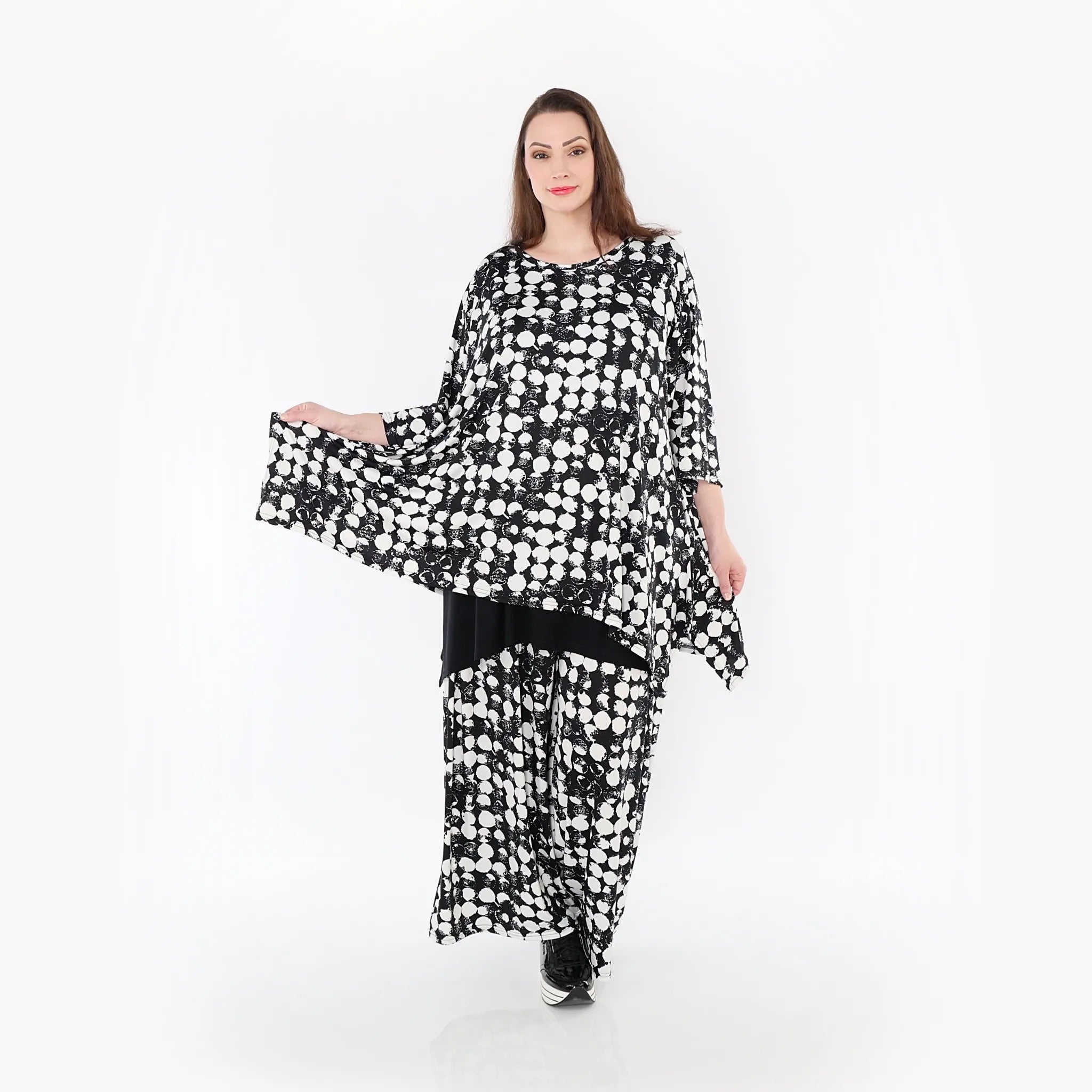  A-Form Bigshirt von AKH Fashion aus Materialmix, 1433.01019, Schwarz/Weiß, Schick, Modern