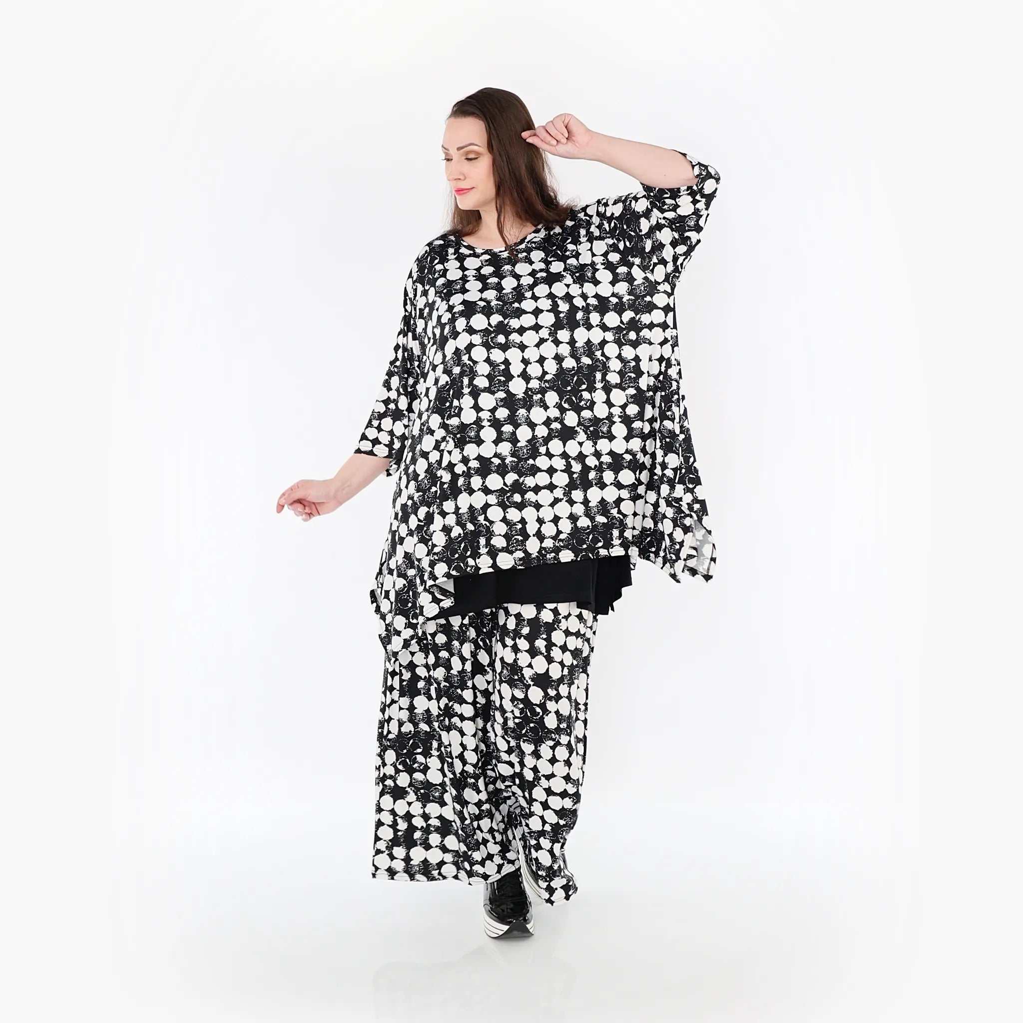 A-Form Bigshirt von AKH Fashion aus Materialmix, 1433.01019, Schwarz/Weiß, Schick, Modern
