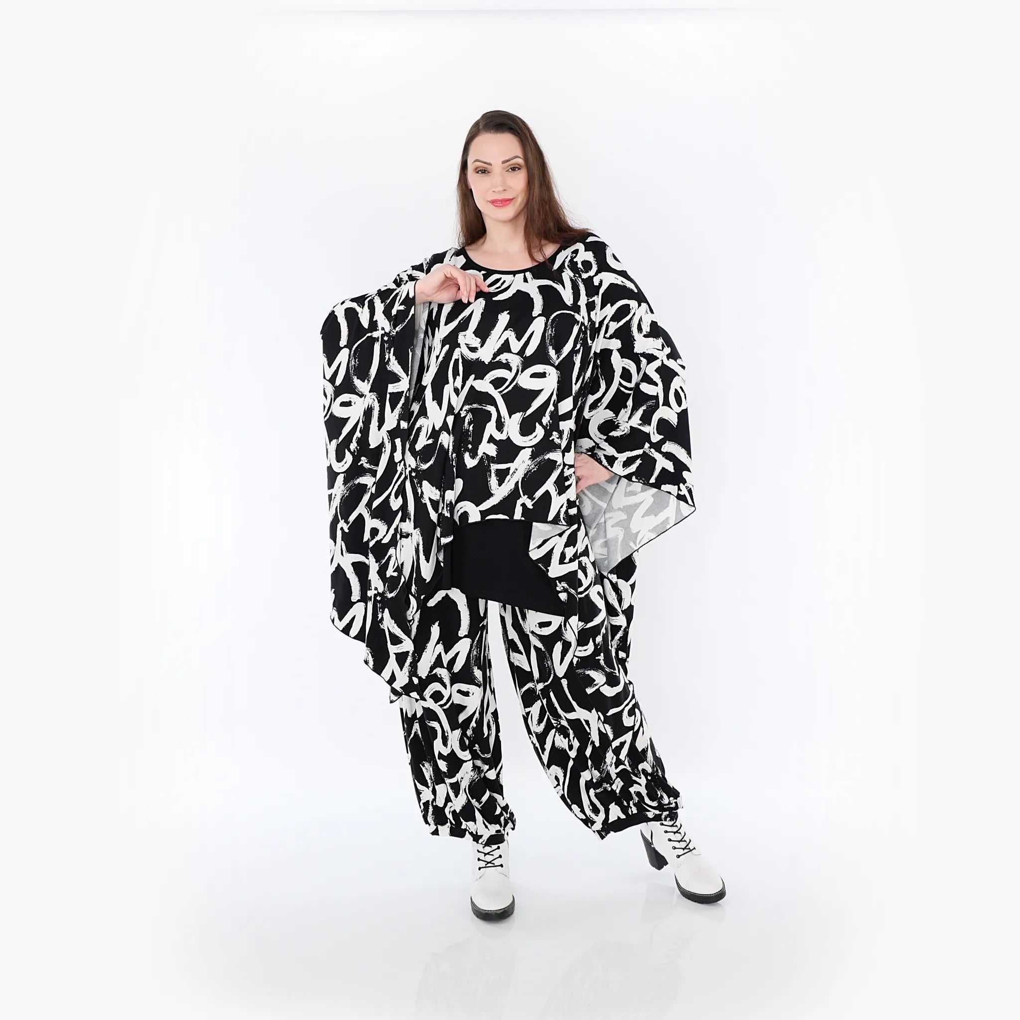  Zipfel Bigshirt von AKH Fashion aus Viskose, 1434.07026, Schwarz/Weiß, Schick, Modern, Bequem