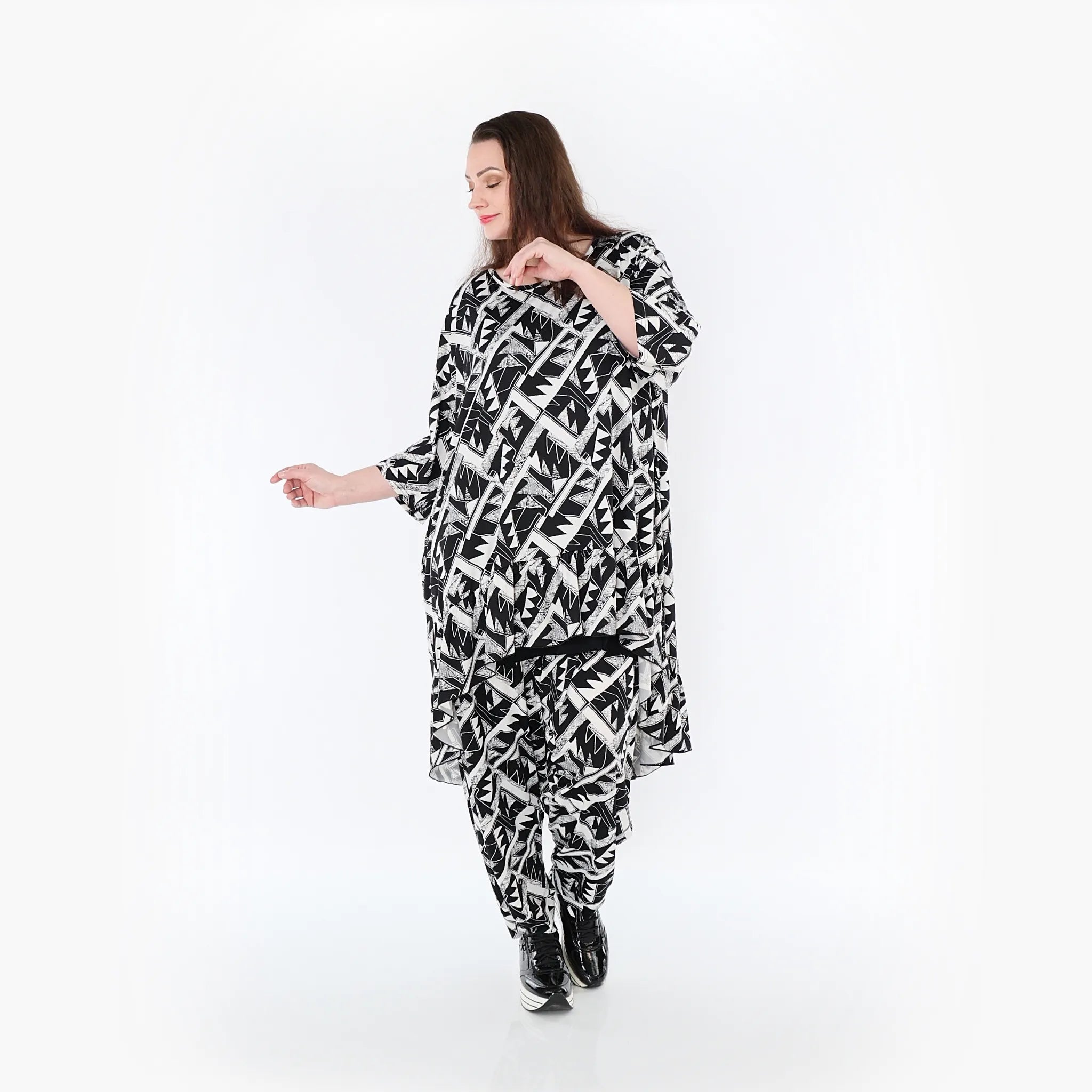  AKH Fashion Bigshirt in Vokuhila-Form, aus Materialmix, 1453.06837, Schwarz/Weiß, Abstrakt