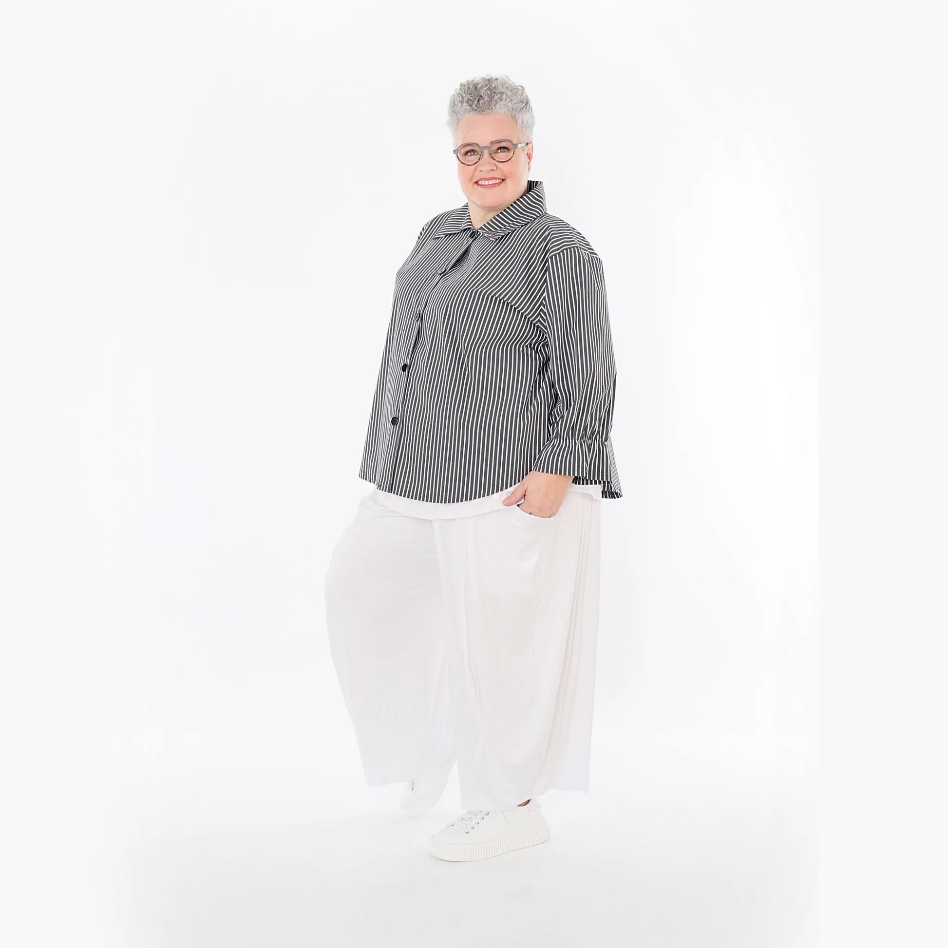  AKH Fashion Bluse in gerundeter Form, aus Baumwolle, 1472.07062, Anthrazit/Weiß, Streifen
