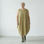 Zeitloses Oversize Ballon Kleid im legeren Lagenlook aus feiner Baumwoll Popeline mit Punkten, Beige/Olive