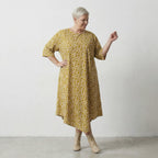 Luftiges Oversize Ballonkleid aus feiner Baumwoll-Popeline mit stilvollem Lagenlook, Punkte, Beige/Olive