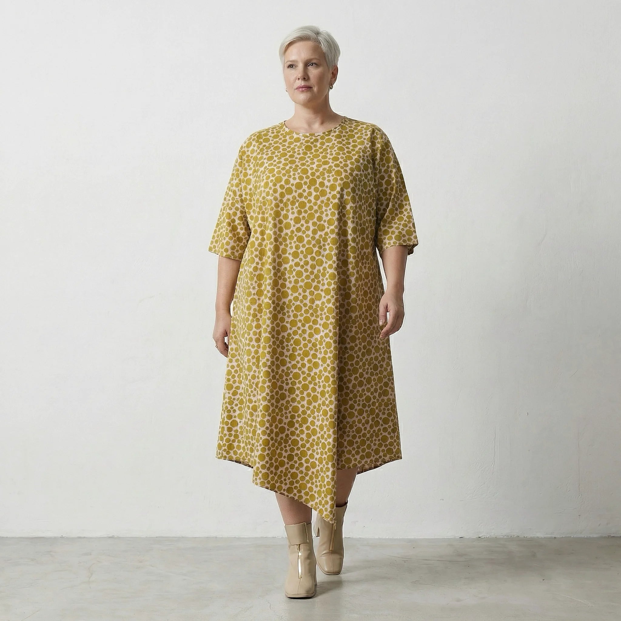 Luftiges Oversize Ballonkleid aus feiner Baumwoll-Popeline mit stilvollem Lagenlook, Punkte, Beige/Olive