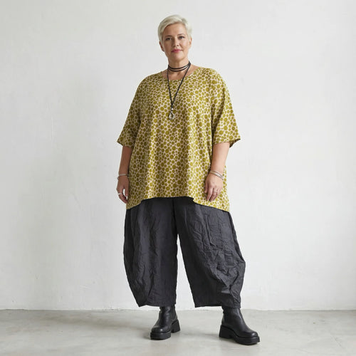 Zeitlos legeres Oversize A-Form Shirt aus feiner Baumwollpopeline mit ausgefallenem Punktedesign, Beige/Olive