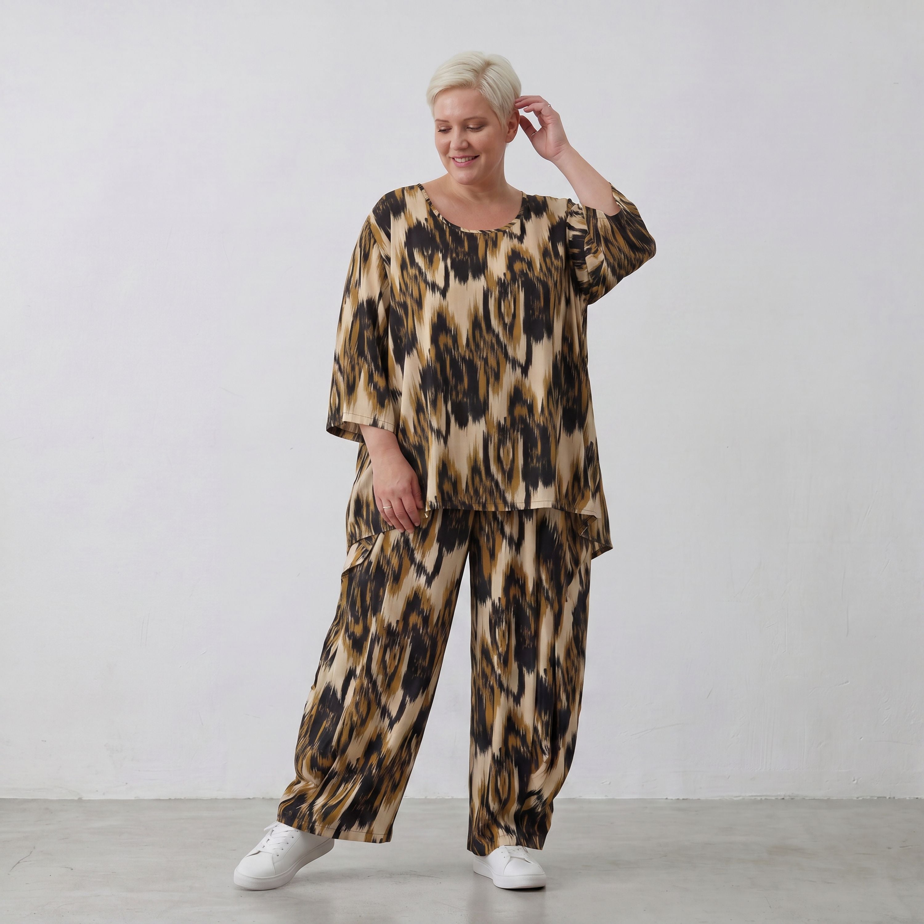 Popelineshirt in schwarzbeigem Batiklook A-Form mit Rundhals und Dreiviertelarm luftig