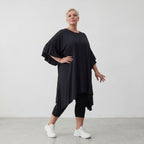 Fließendes Shirt aus Viskose Jersey in Schwarz mit Volantärmeln und A-Linie Silhouette