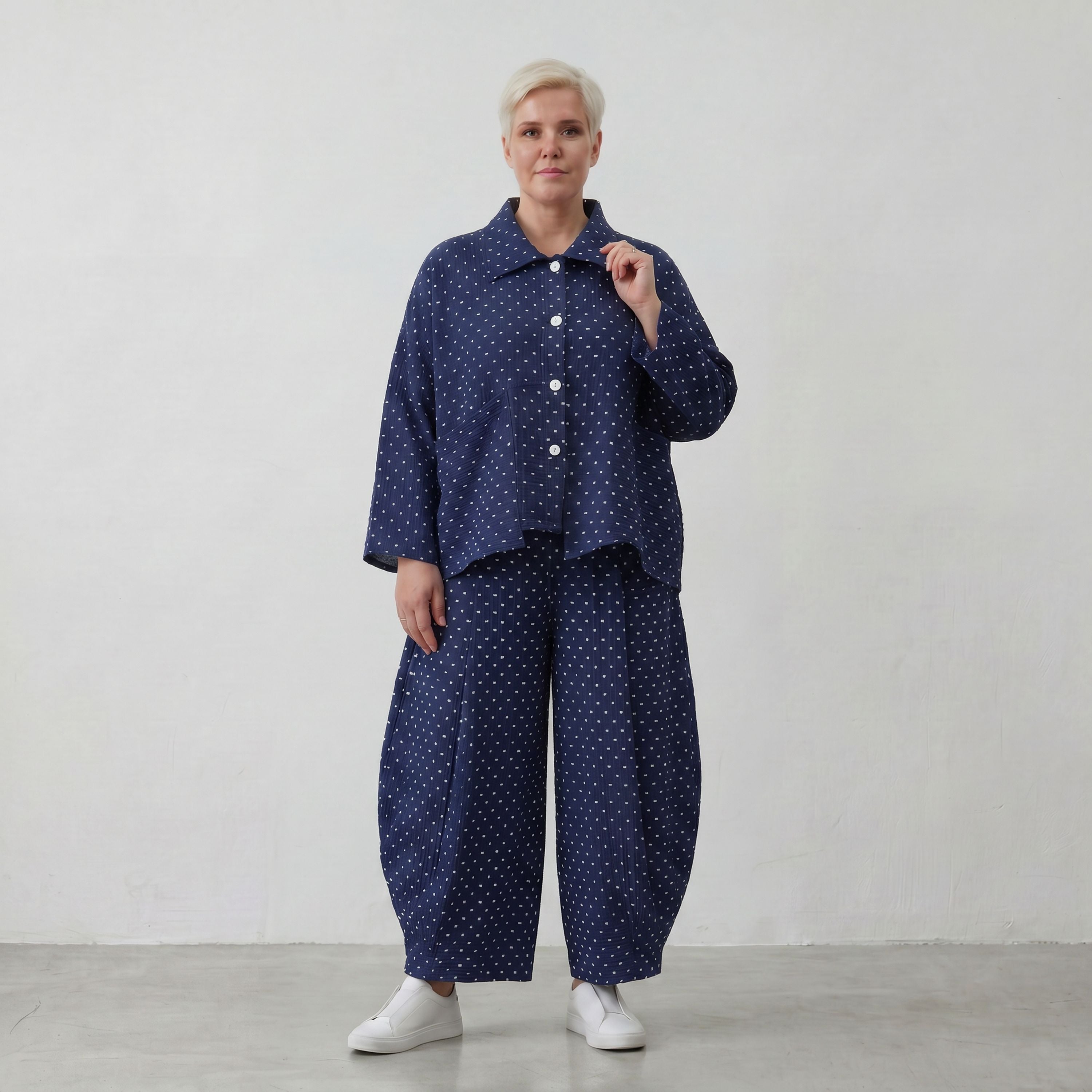 Zeitlose Oversize Jacquardjacke in Dunkelblau Weiß im sehr legeren Lagenlook mit Struktur