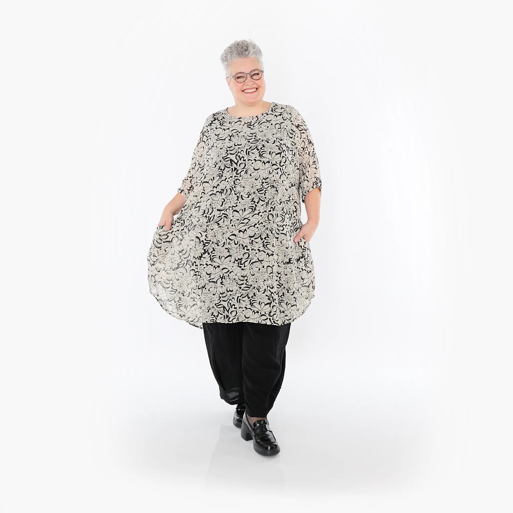  AKH Fashion Bigshirt in gerundeter Form, aus Viskose, 1494.02499, Ecru/Schwarz, Blumen