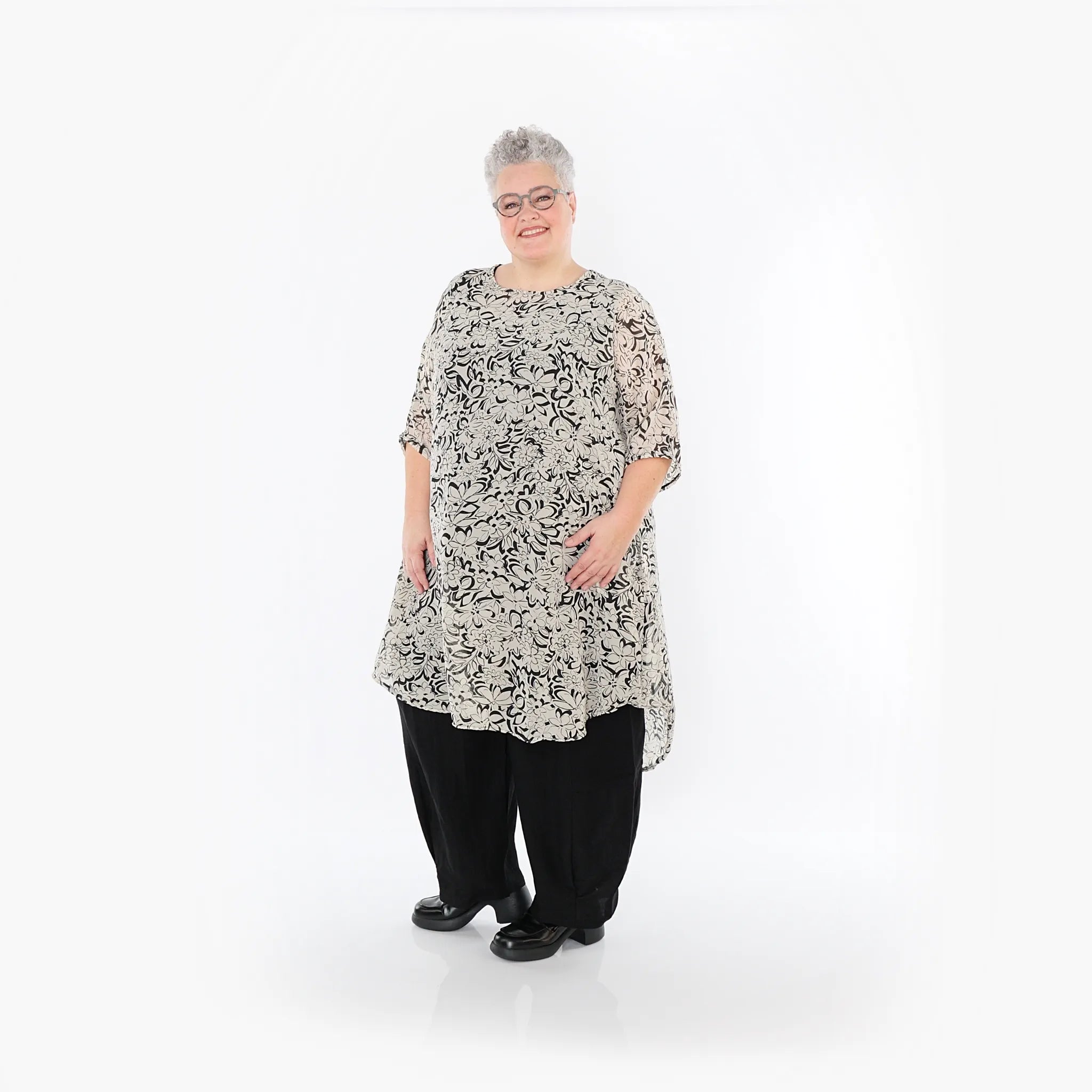  AKH Fashion Bigshirt in gerundeter Form, aus Viskose, 1494.02499, Ecru/Schwarz, Blumen