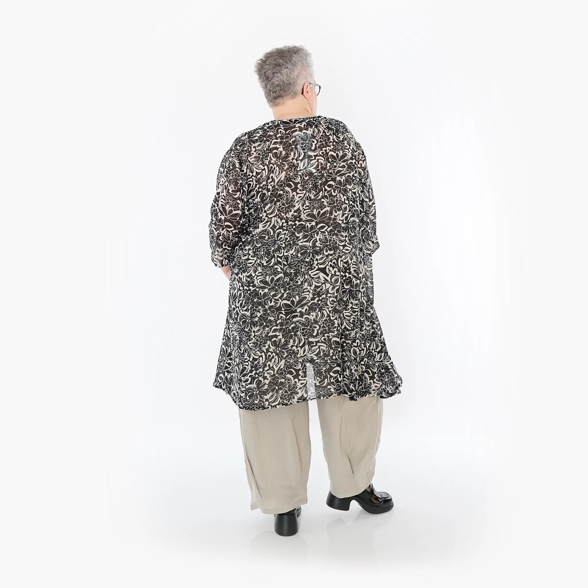  A-Form Bigshirt von AKH Fashion aus Viskose, 1494.02666, Schwarz/Ecru, Blumen, Ausgefallen
