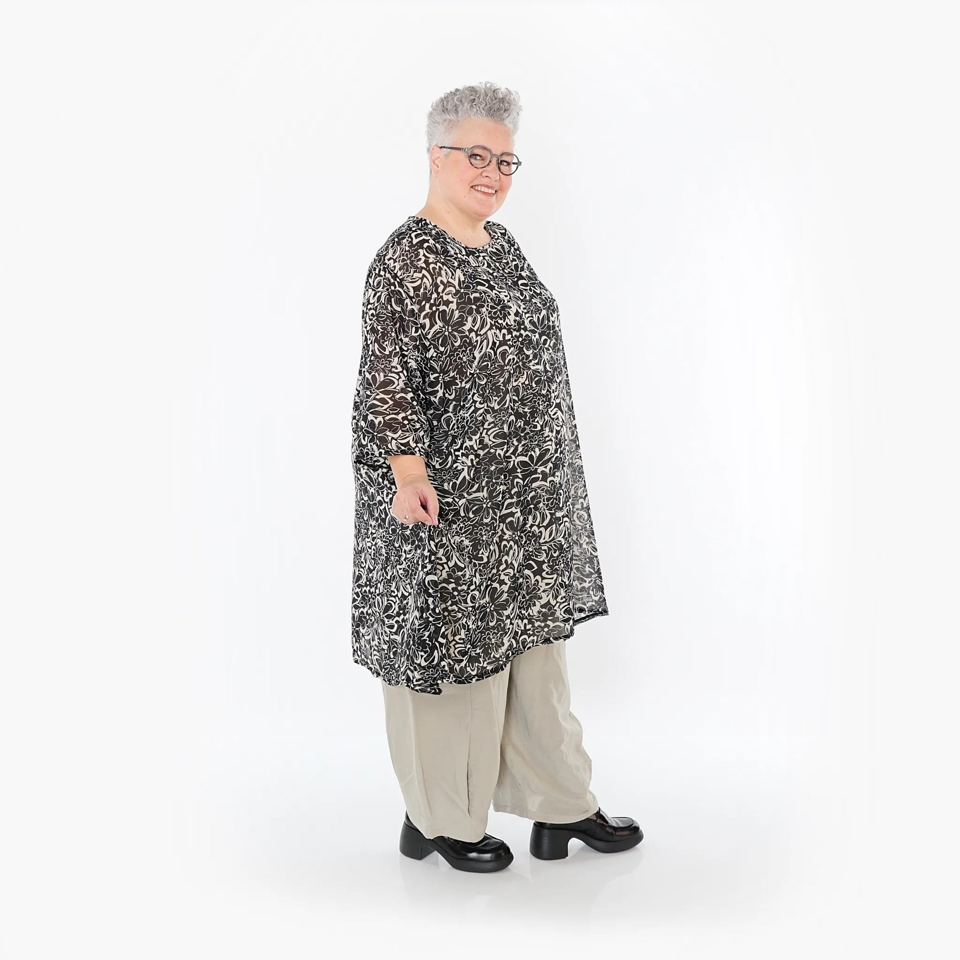  A-Form Bigshirt von AKH Fashion aus Viskose, 1494.02666, Schwarz/Ecru, Blumen, Ausgefallen