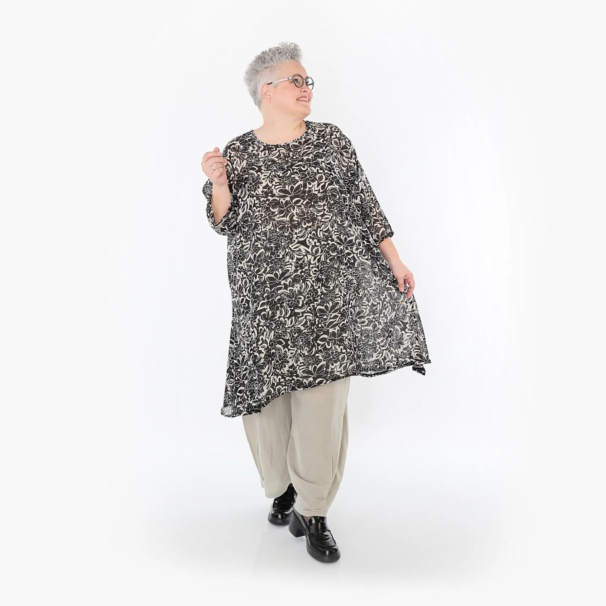  A-Form Bigshirt von AKH Fashion aus Viskose, 1494.02666, Schwarz/Ecru, Blumen, Ausgefallen