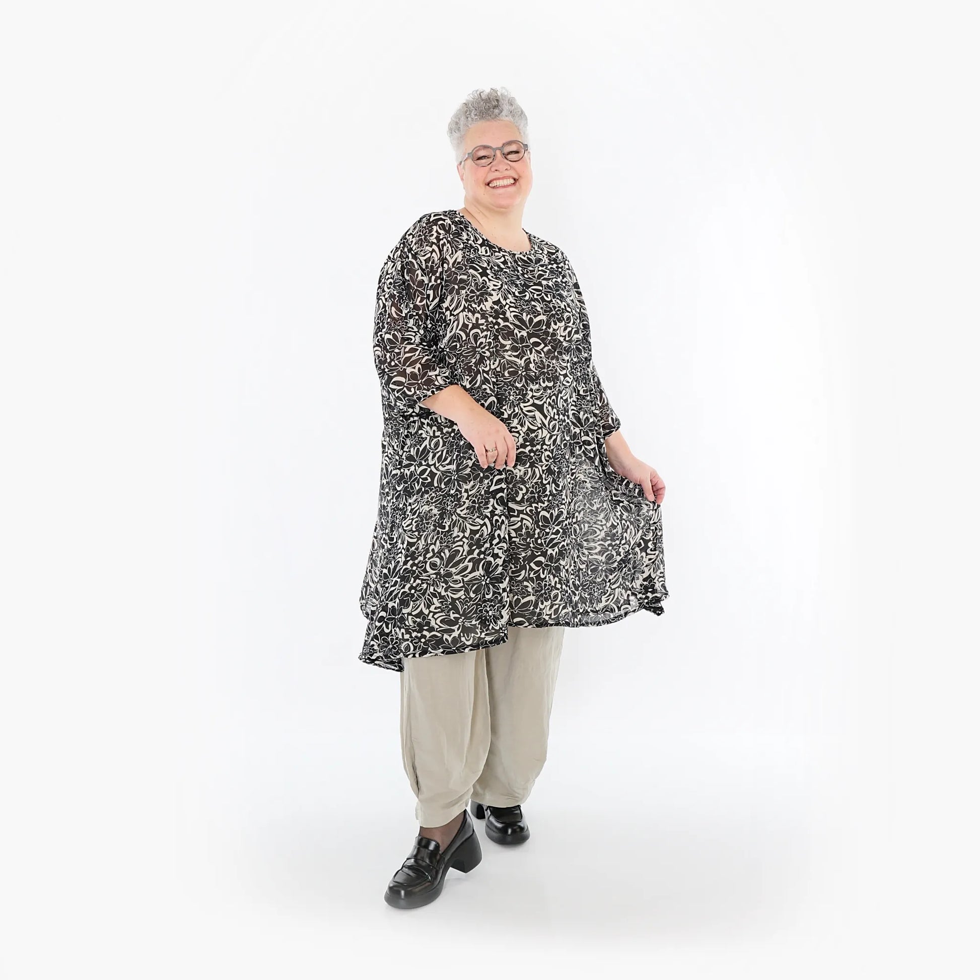  A-Form Bigshirt von AKH Fashion aus Viskose, 1494.02666, Schwarz/Ecru, Blumen, Ausgefallen