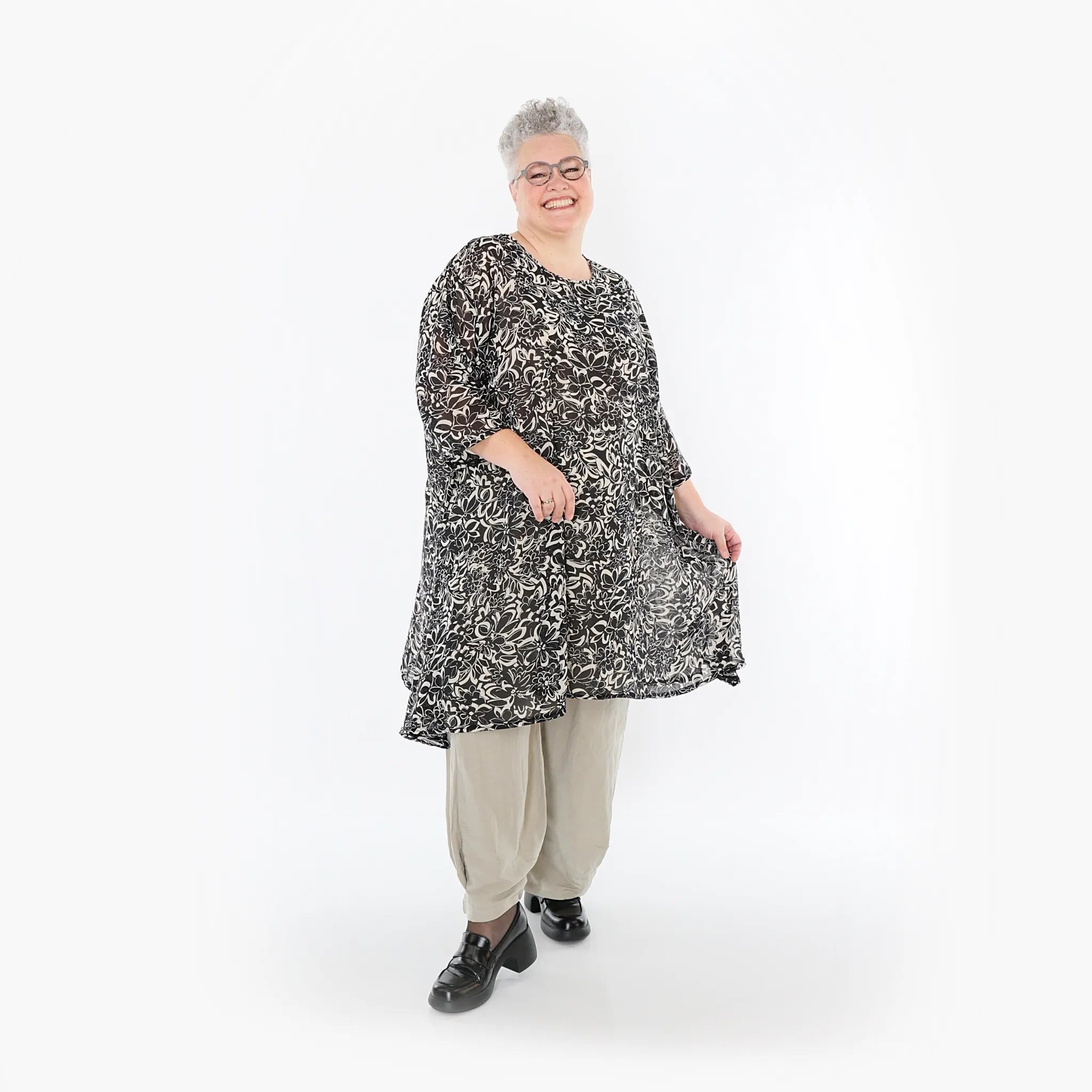  A-Form Bigshirt von AKH Fashion aus Viskose, 1494.02666, Schwarz/Ecru, Blumen, Ausgefallen