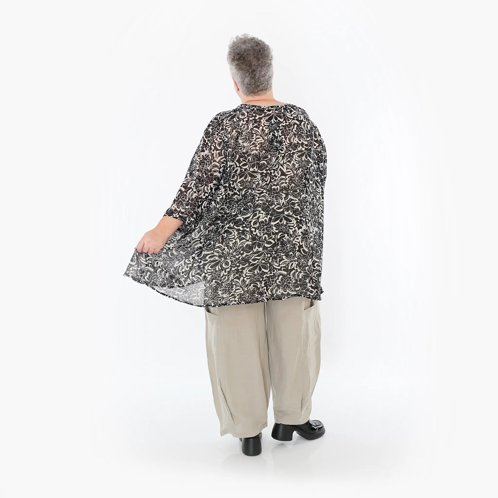  A-Form Bigshirt von AKH Fashion aus Viskose, 1494.00593, Schwarz/Ecru, Blumen, Ausgefallen