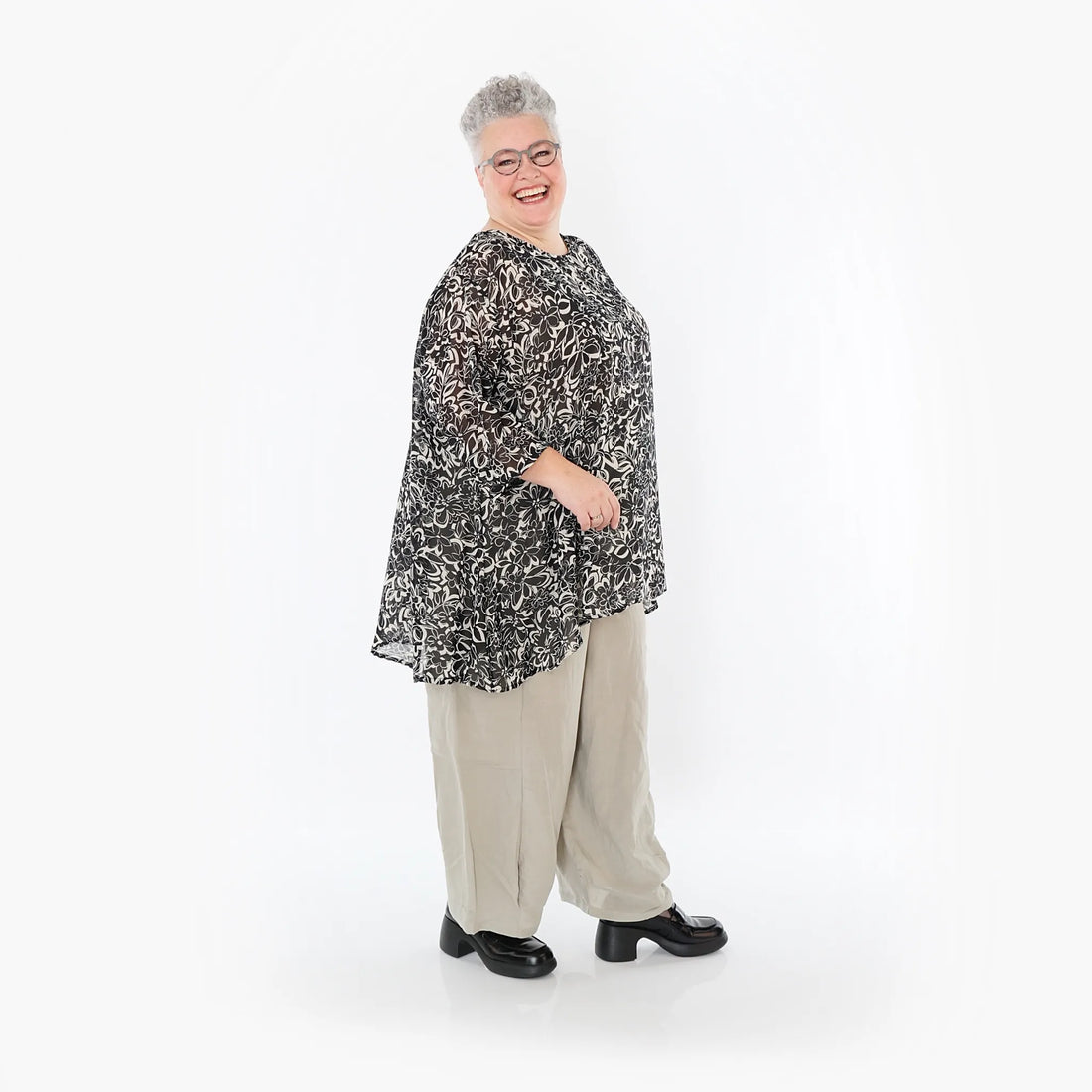  A-Form Bigshirt von AKH Fashion aus Viskose, 1494.00593, Schwarz/Ecru, Blumen, Ausgefallen