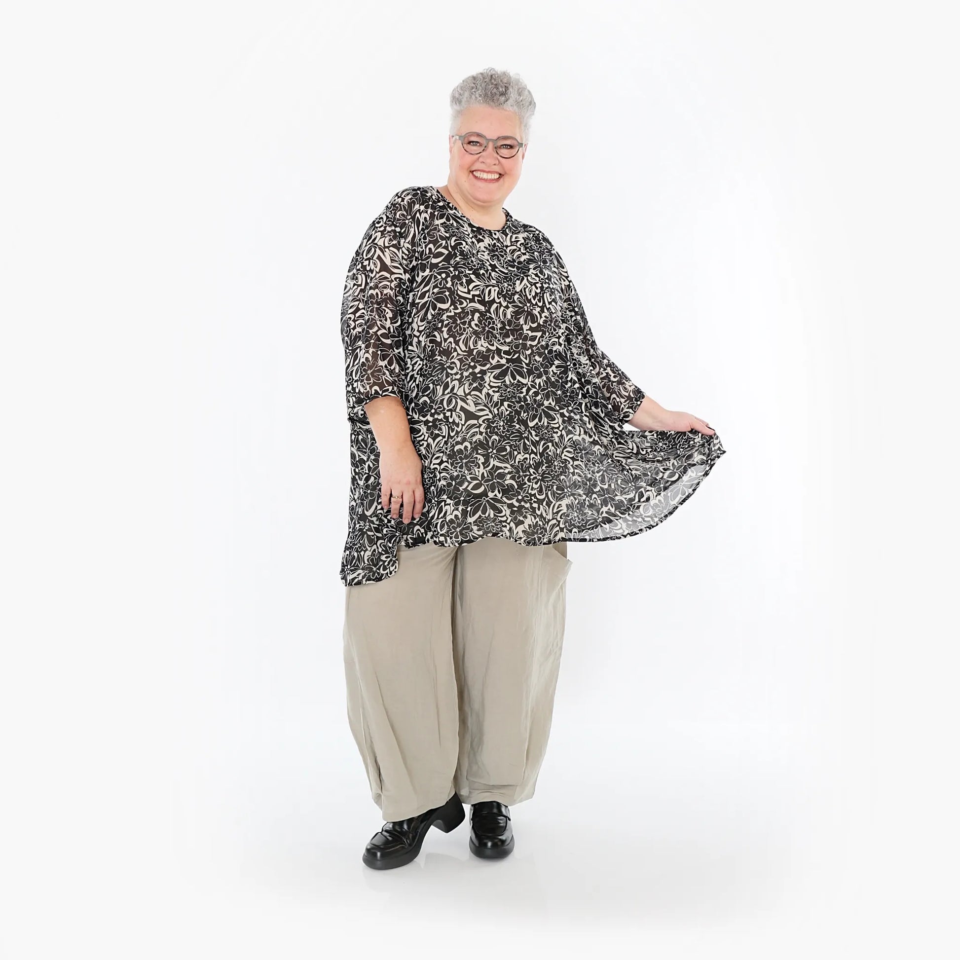  A-Form Bigshirt von AKH Fashion aus Viskose, 1494.00593, Schwarz/Ecru, Blumen, Ausgefallen